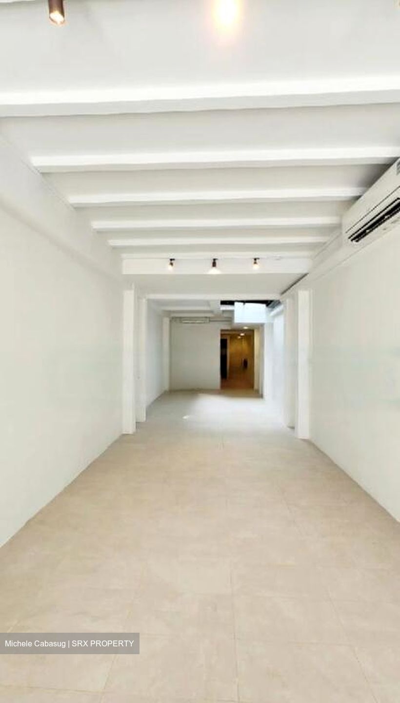 Rowell Road (D8), Retail #451197301